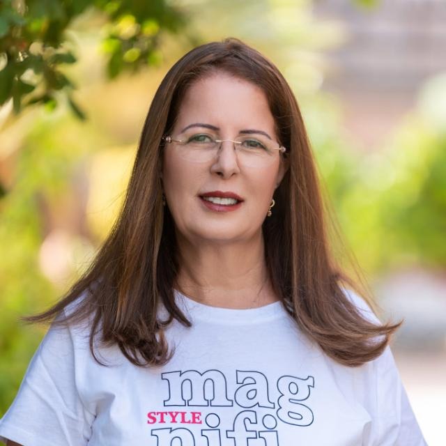 רותי זוהר, קוסמטיקאית ופדיקוריסטית