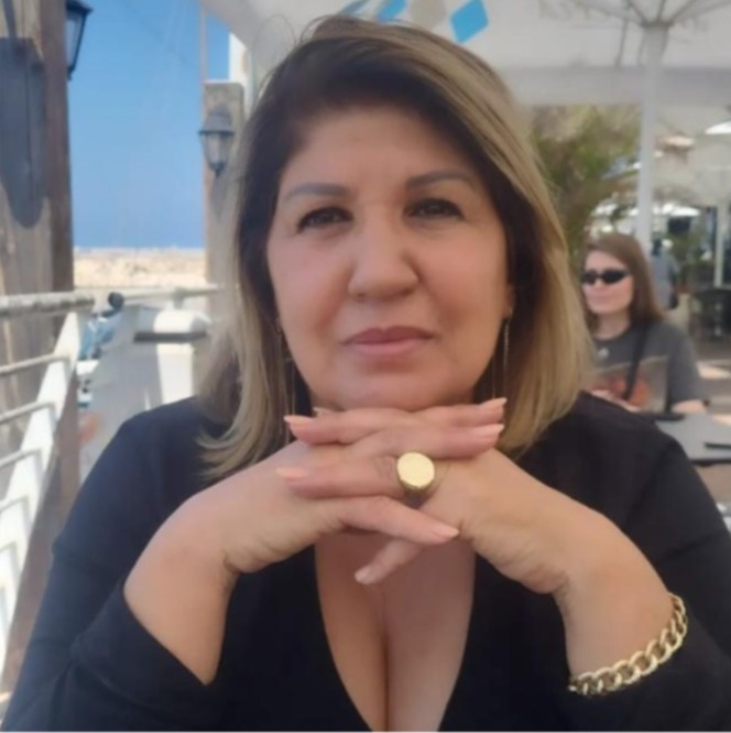 מזל אריס, קוסמטיקאית